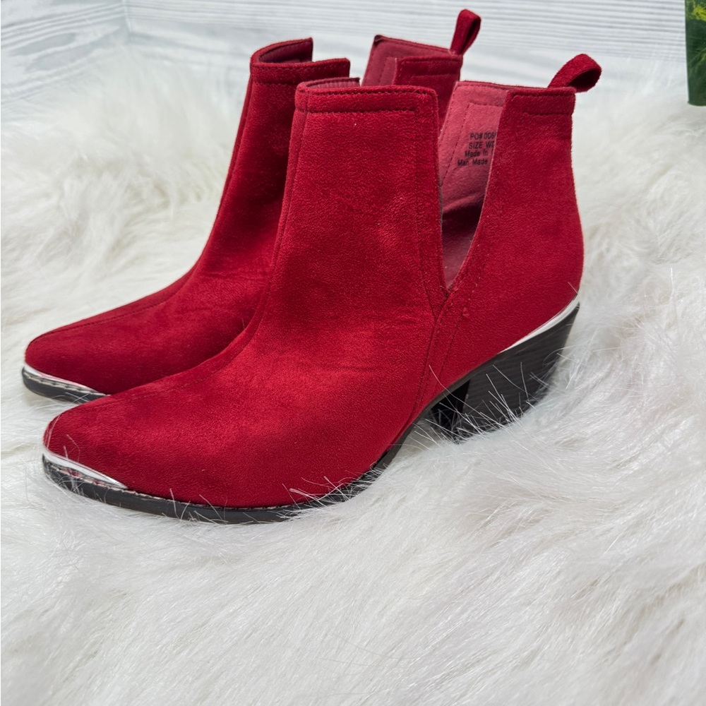 Journee collection Issla red booties 8.5 nwt